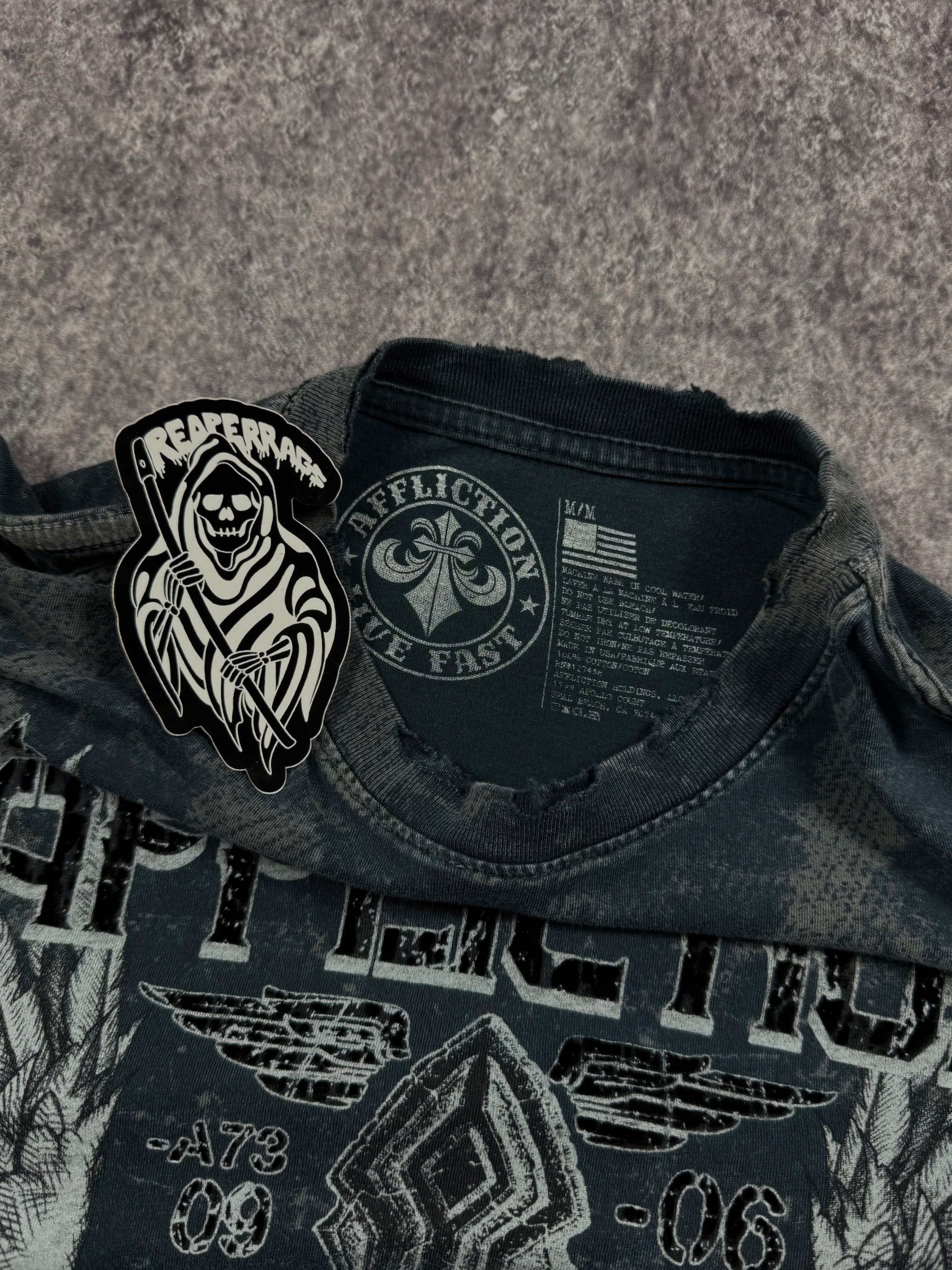 (rare) 2000s affliction shirt (M)