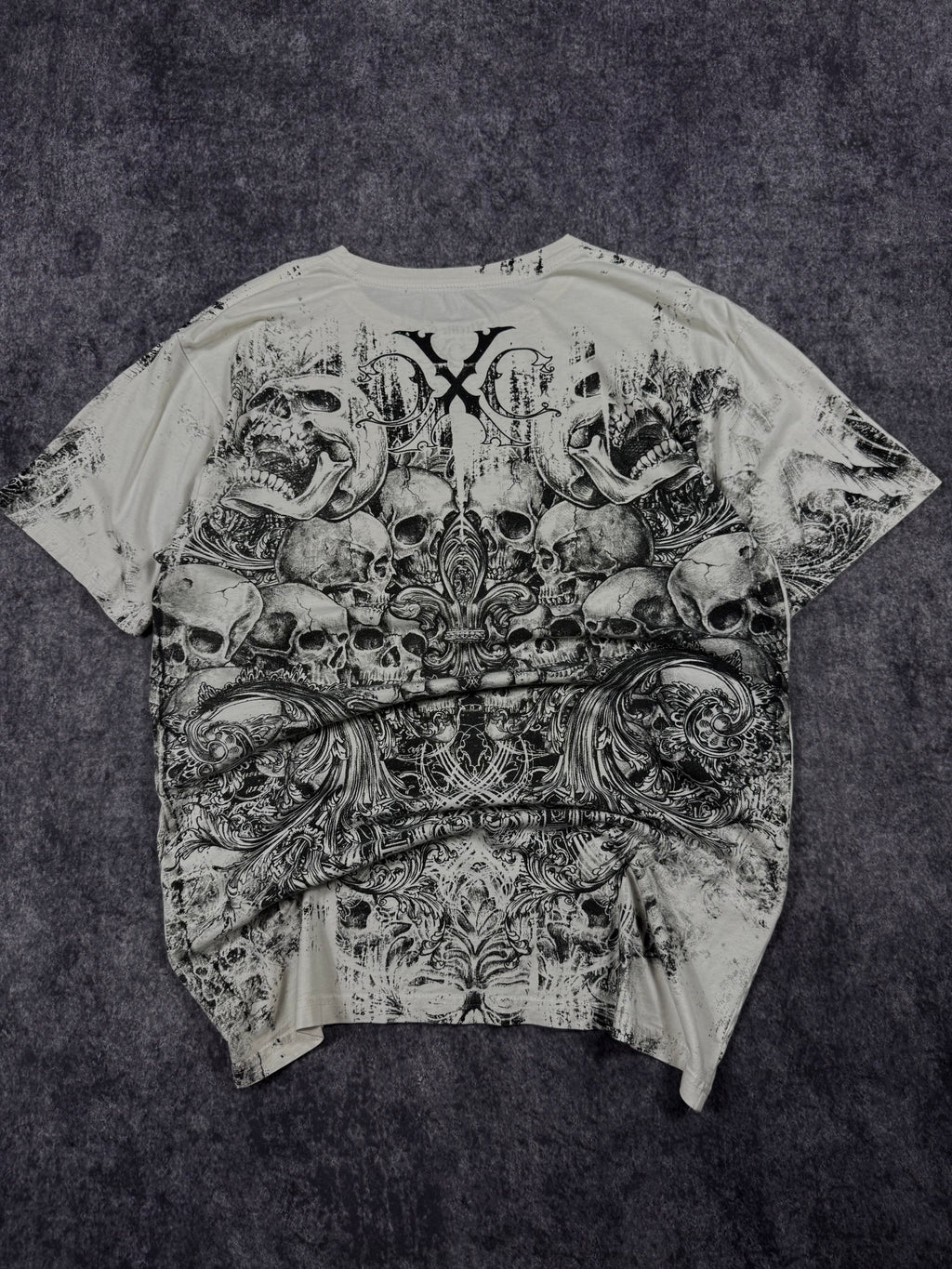(rare) 2000s xtreme couture shirt (M)