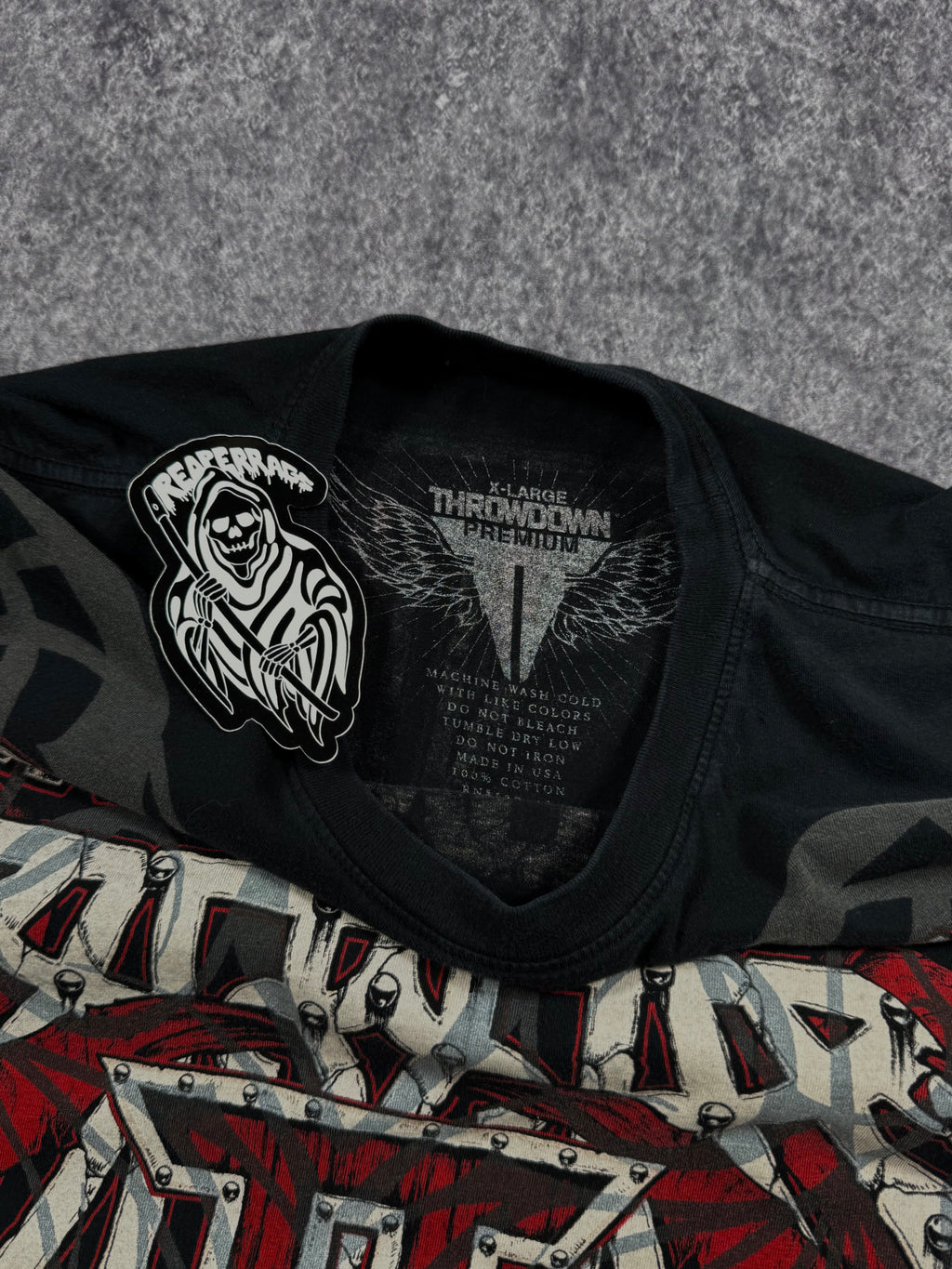 (rare) 2000s throwdown shirt (L)