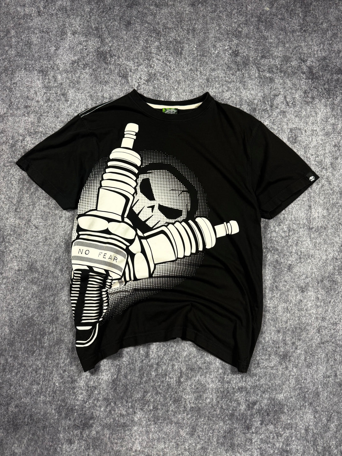 (RARE) 2000S NO FEAR SHIRT (M)