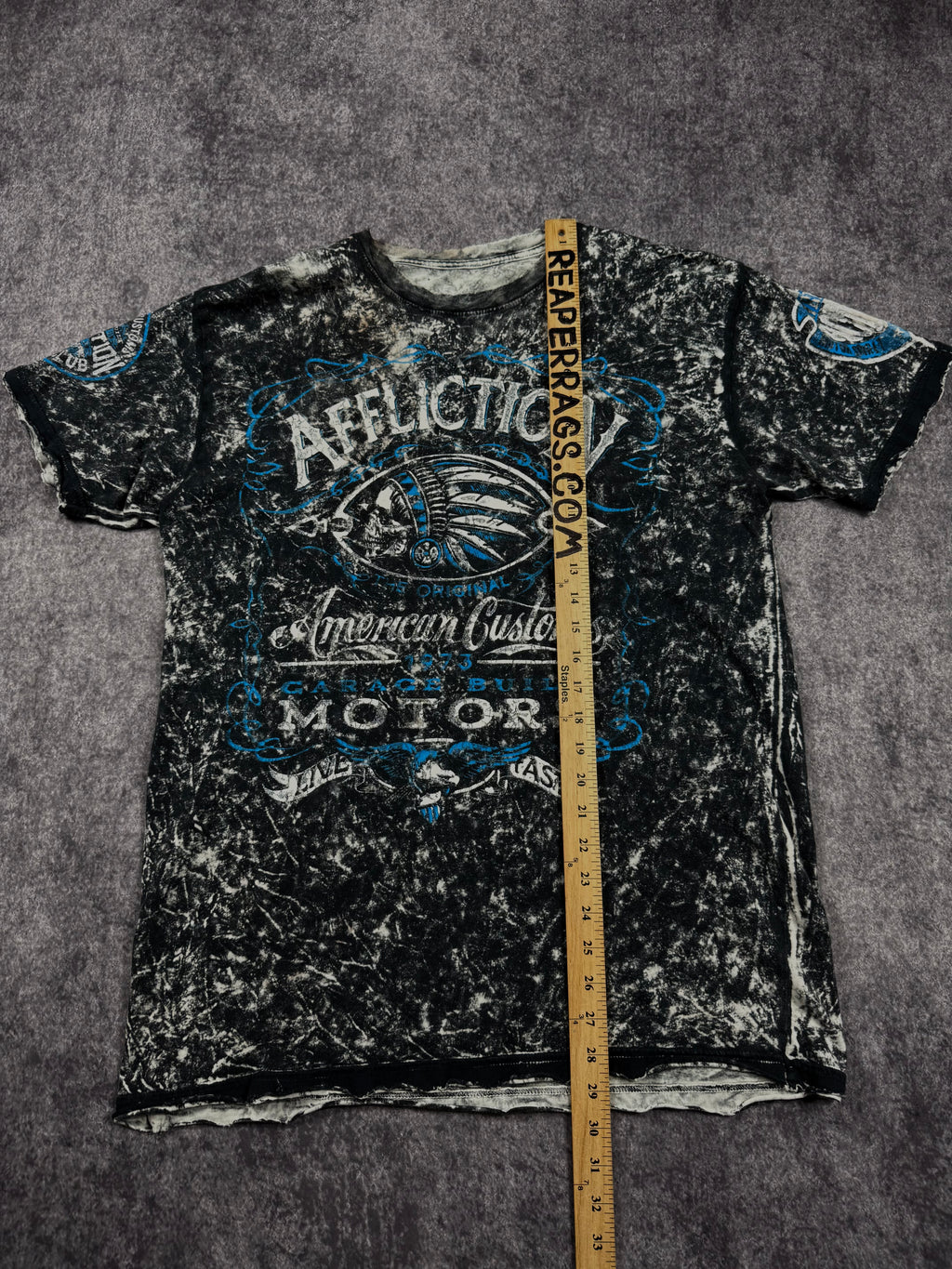 2000s affliction shirt (M)