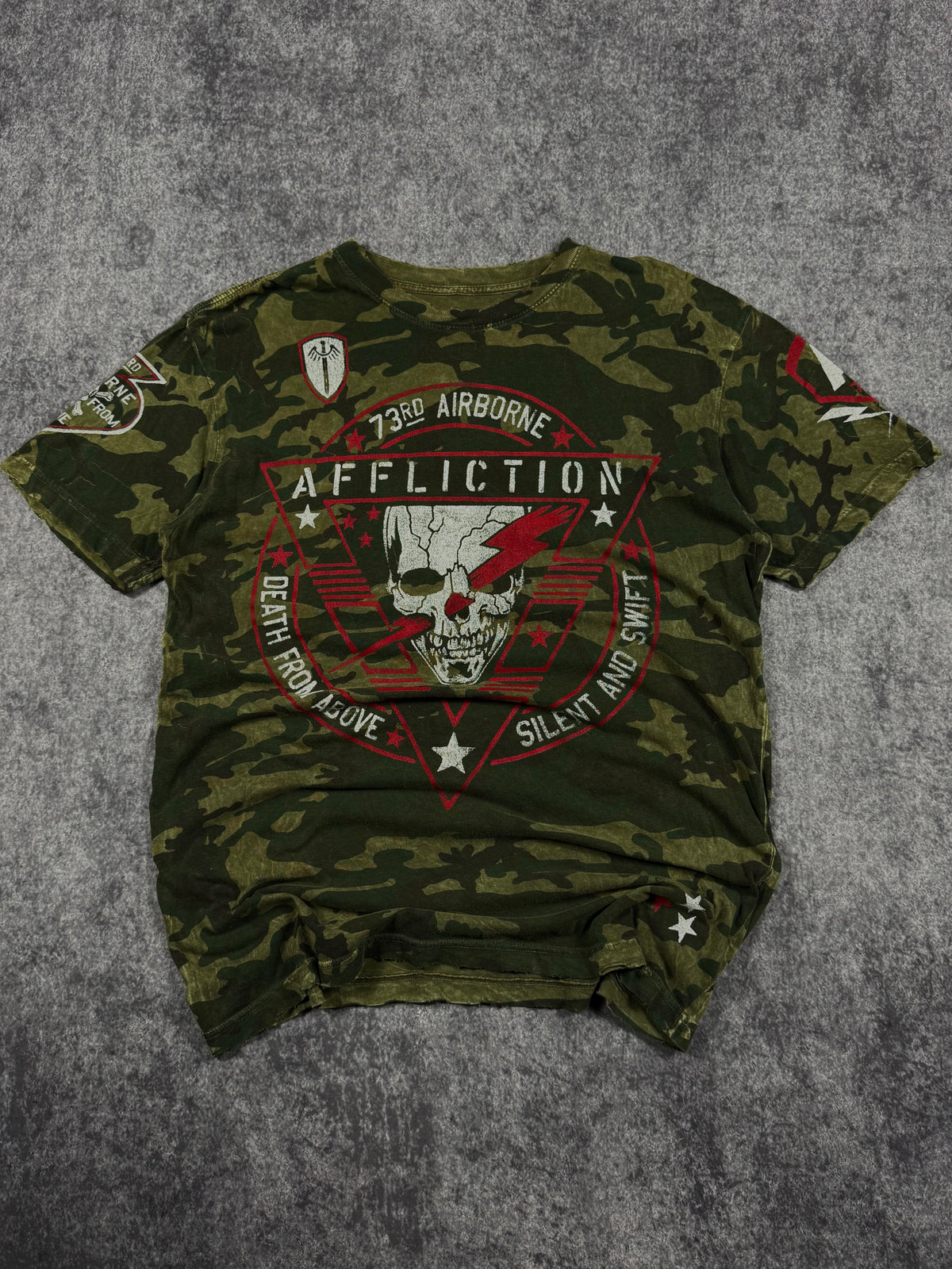 2000s affliction shirt (M)
