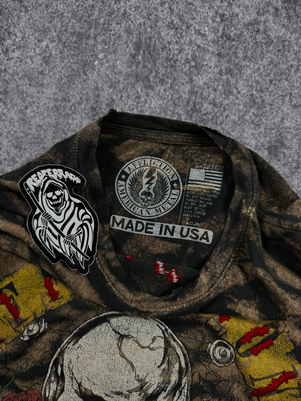 2000s affliction shirt (L)