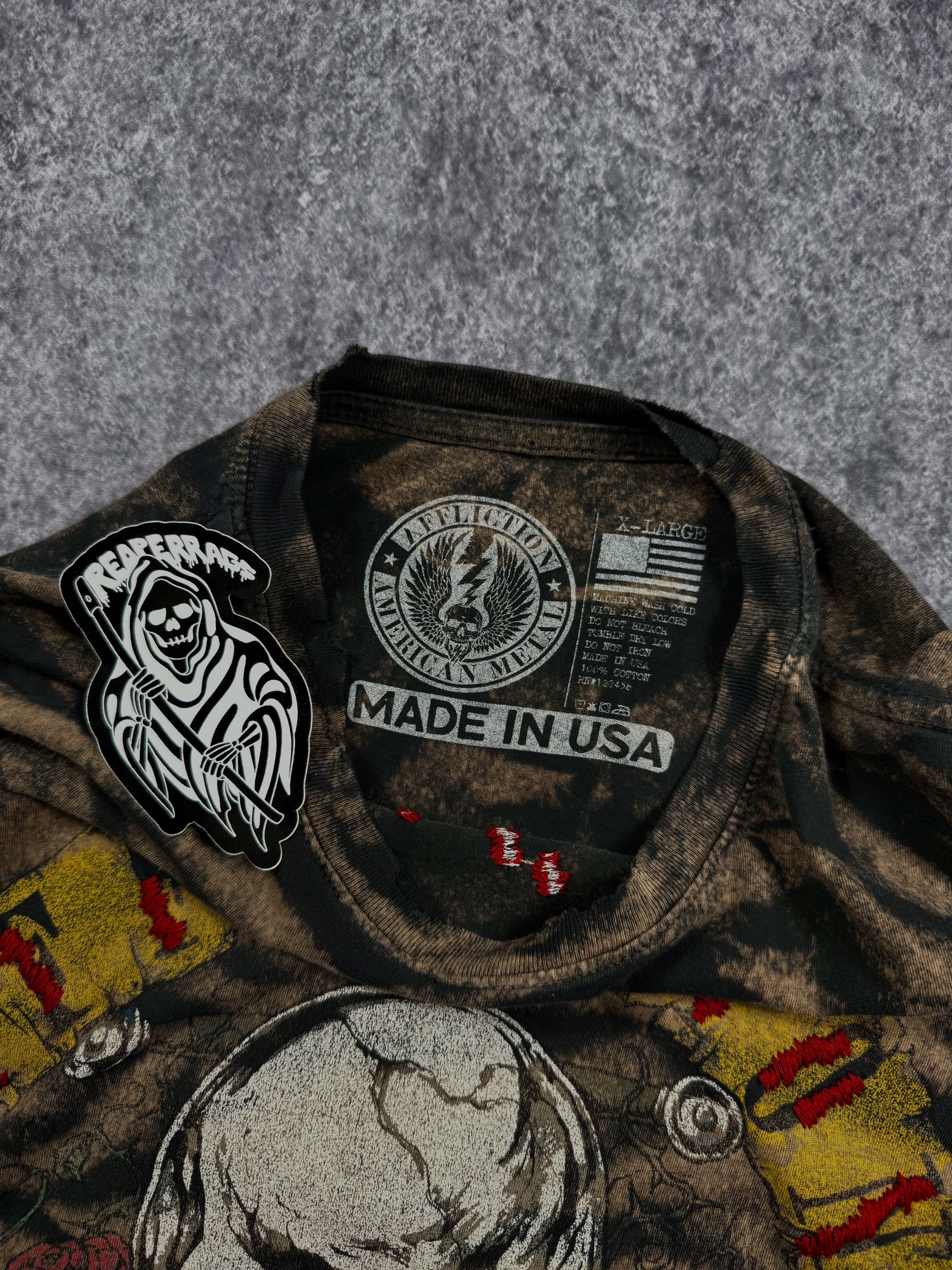 2000s affliction shirt (L)