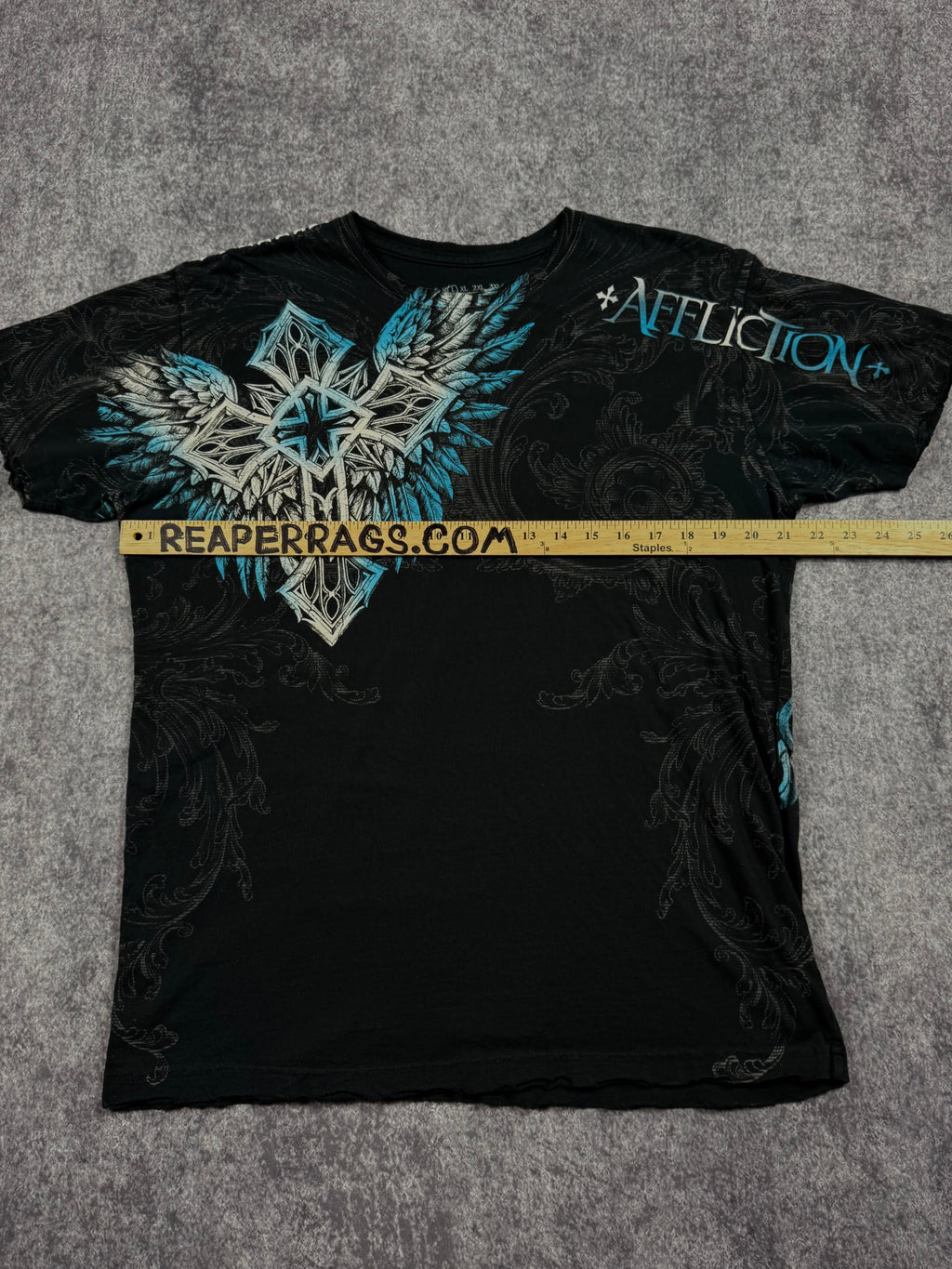 (rare) 2000s affliction shirt (L)