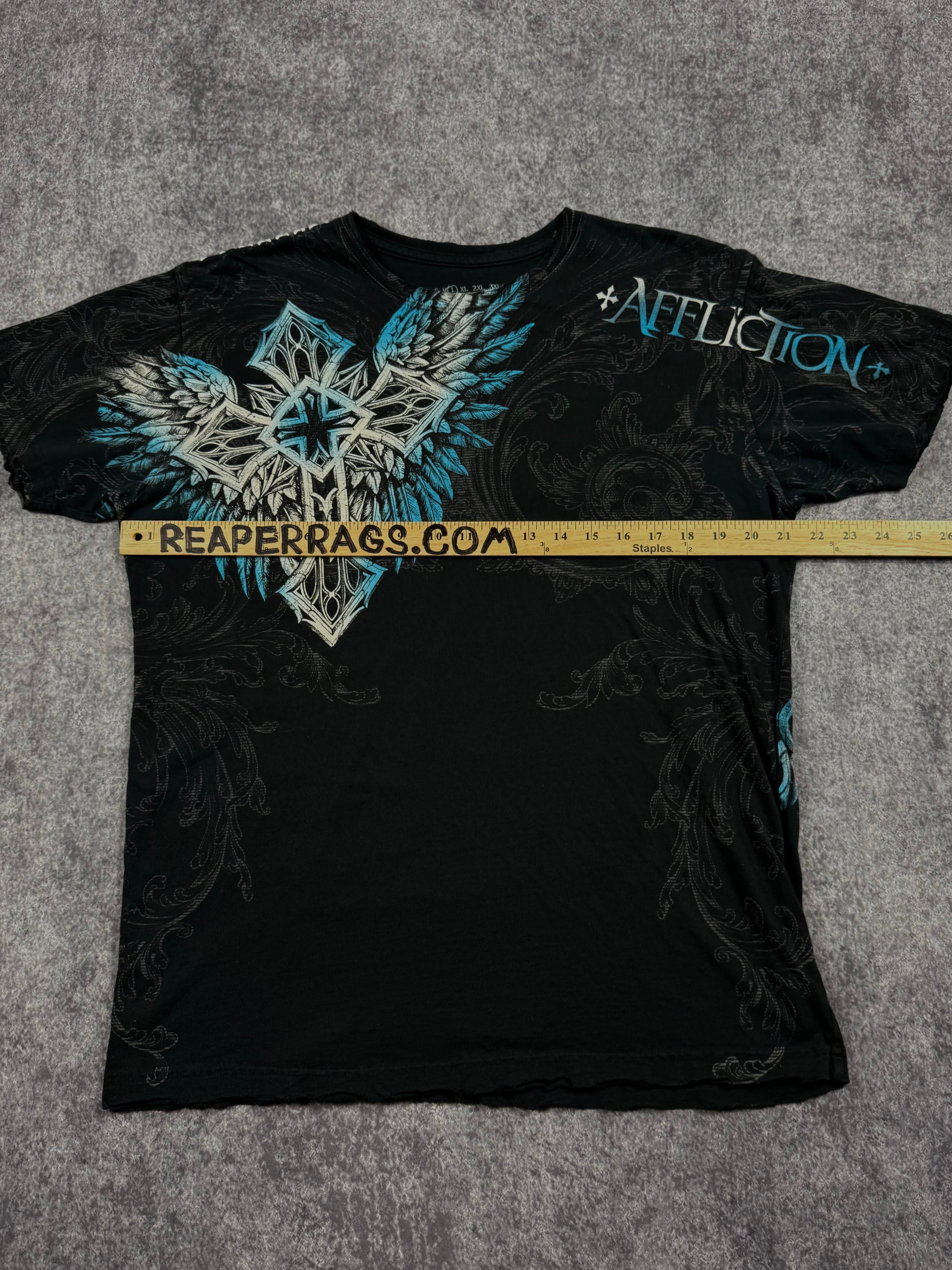 (rare) 2000s affliction shirt (L)