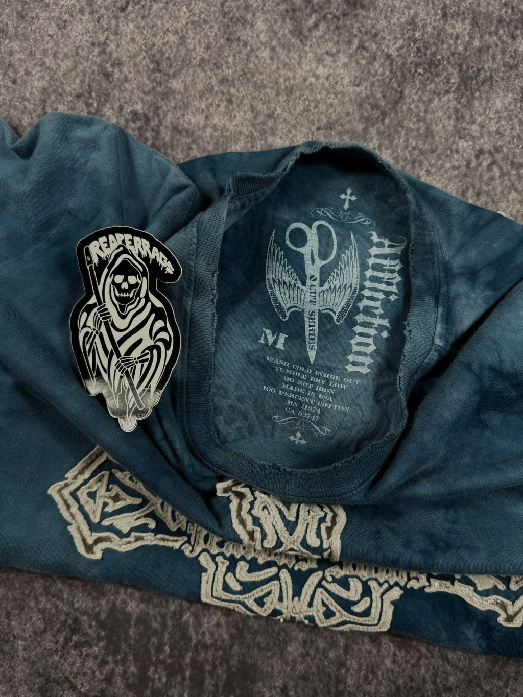 (rare) 2000s affliction shirt (M)