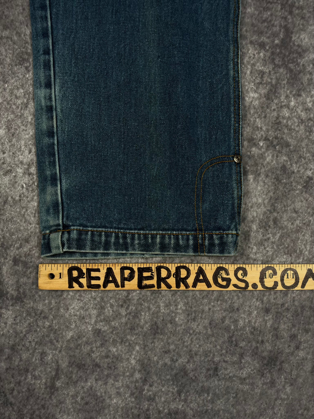 (RARE) 2000s EMBROIDERED SOUTHPOLE JEANS (32x31)