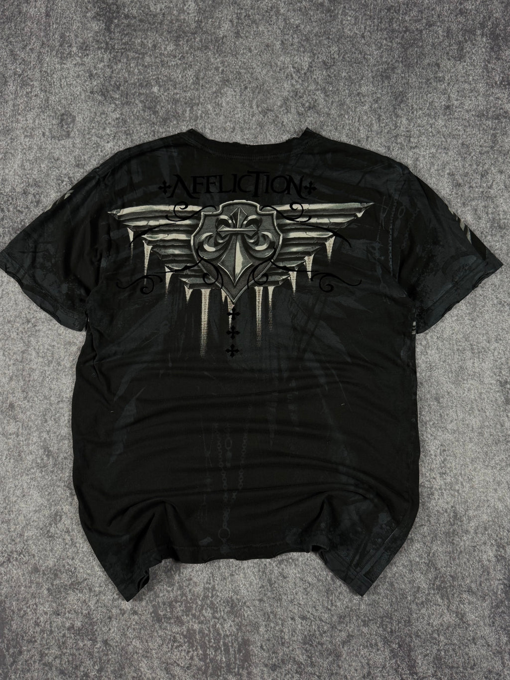 (rare) 2000s affliction shirt (S)