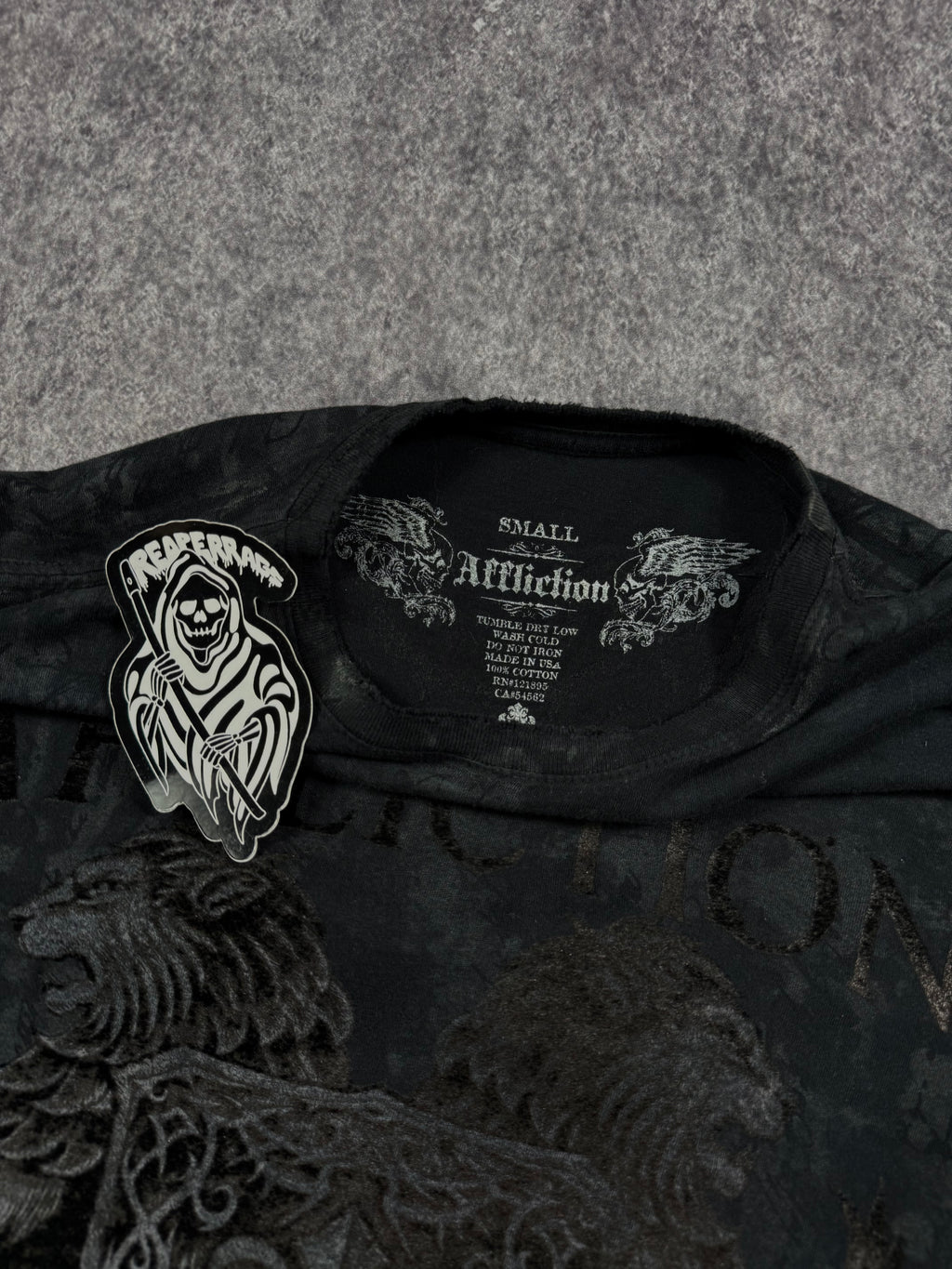 (rare) 2000s affliction shirt (S)