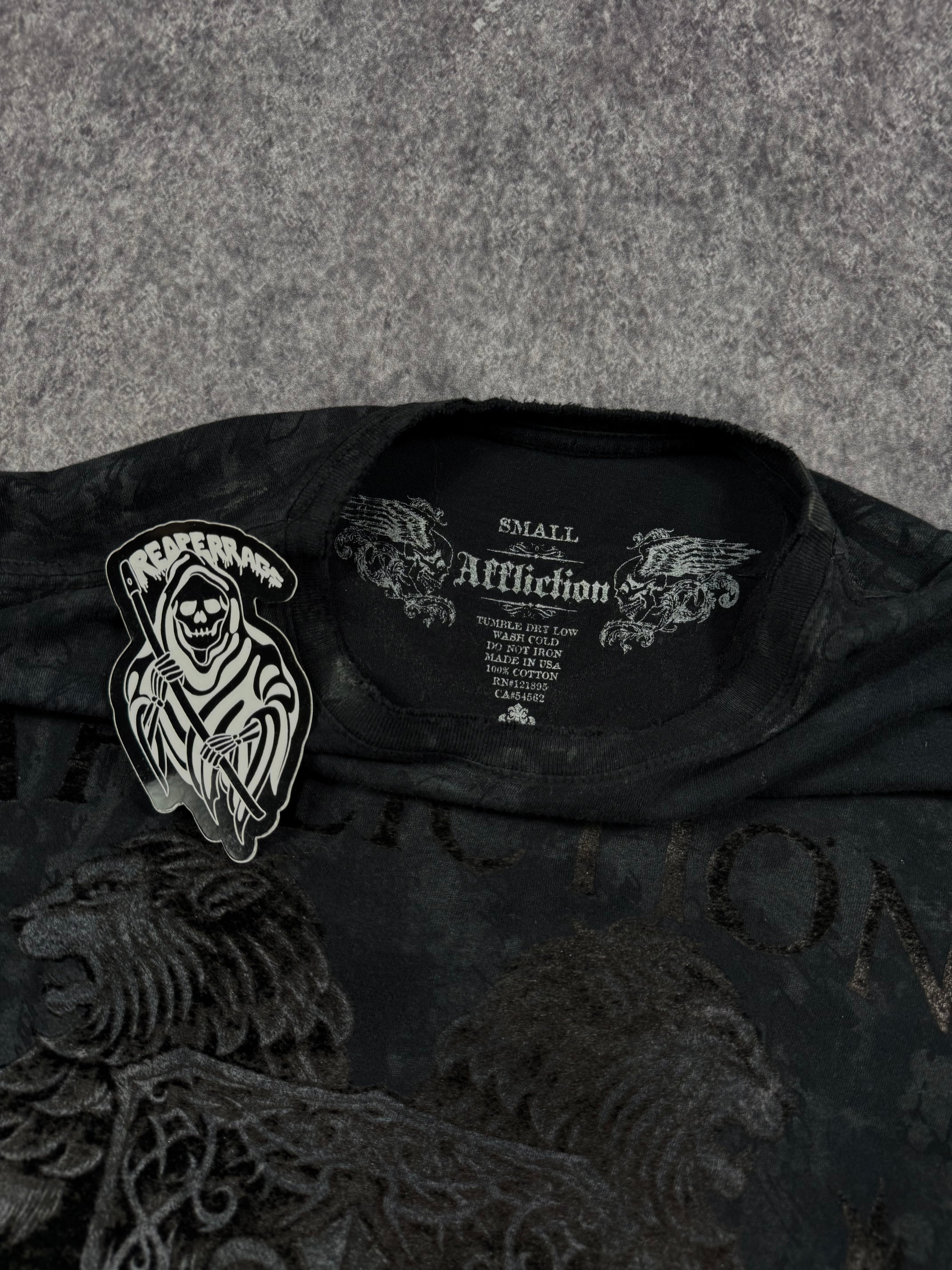(rare) 2000s affliction shirt (S)