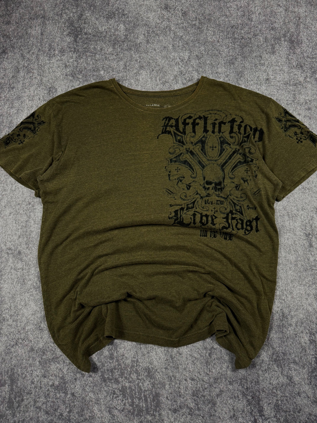 (rare) 2000s affliction shirt (XL)