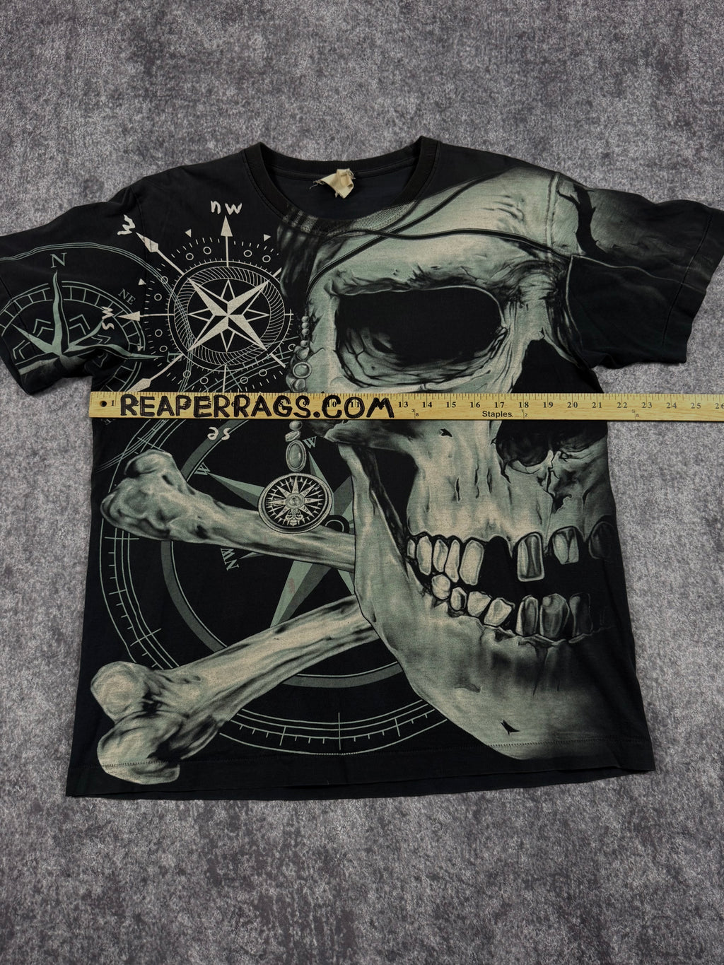 (rare) 2000s skull shirt (L)