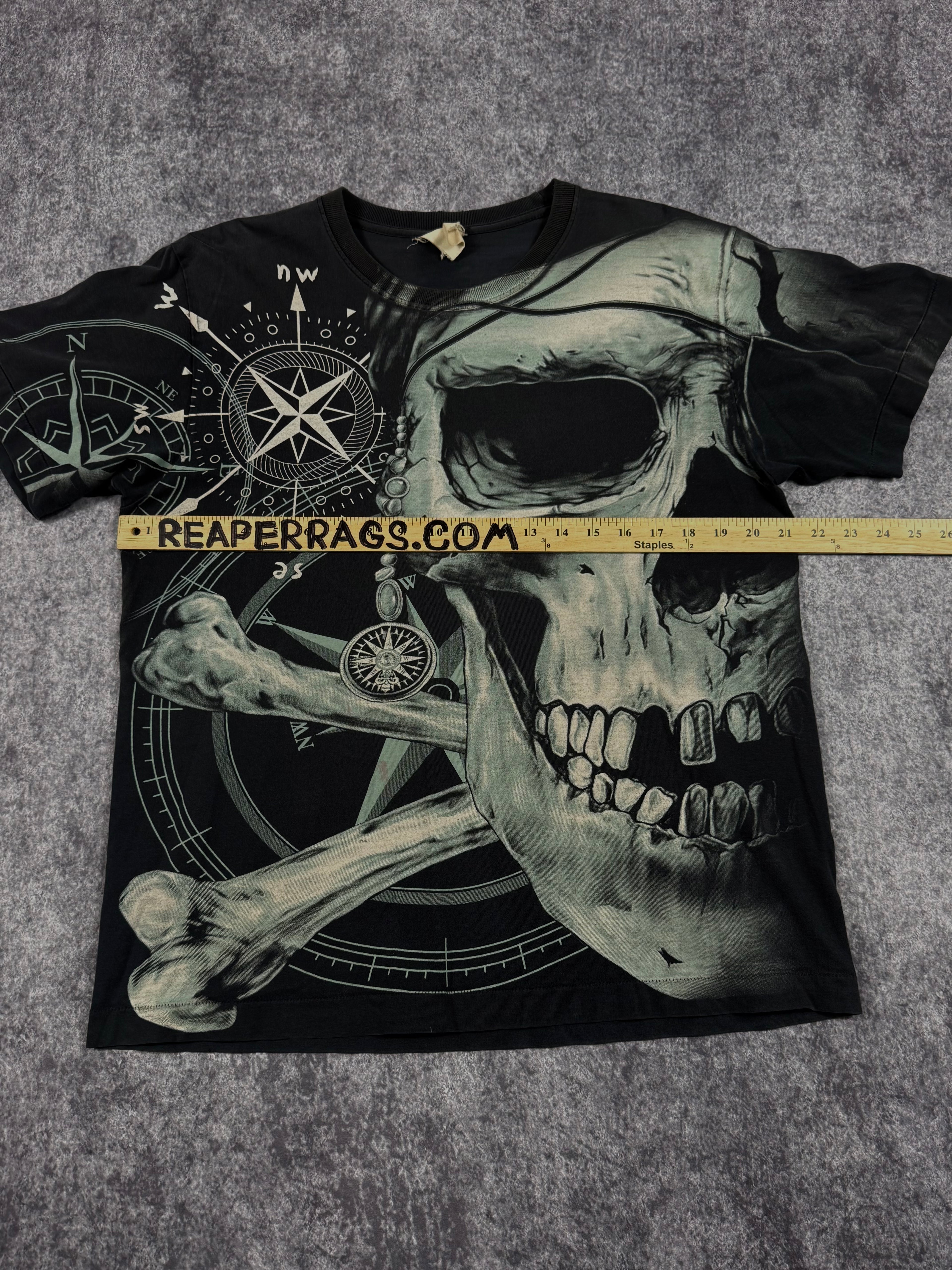(rare) 2000s skull shirt (L)