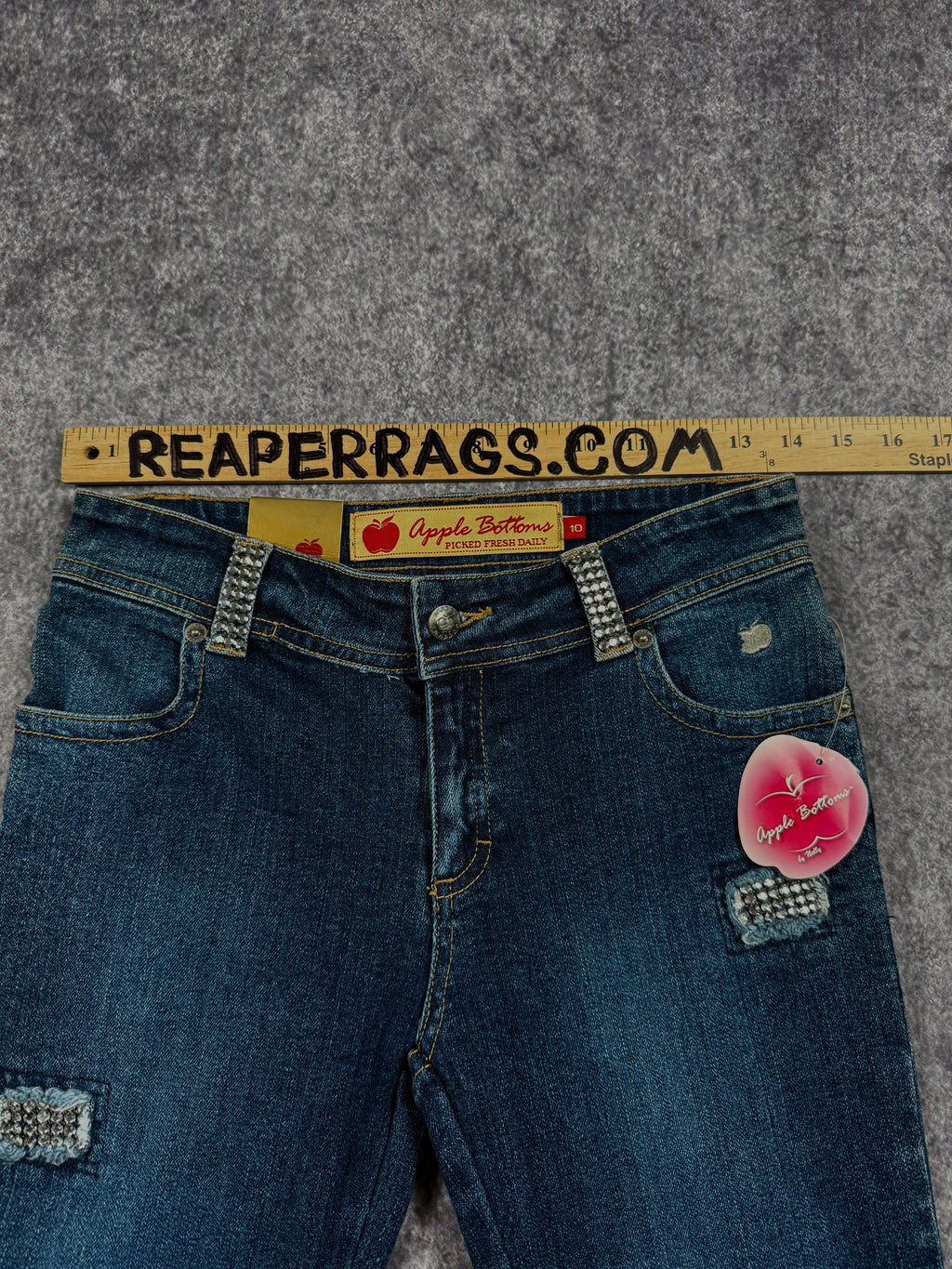 (rare) deadstock 2000s apple bottoms rhinestone jeans (28x27)