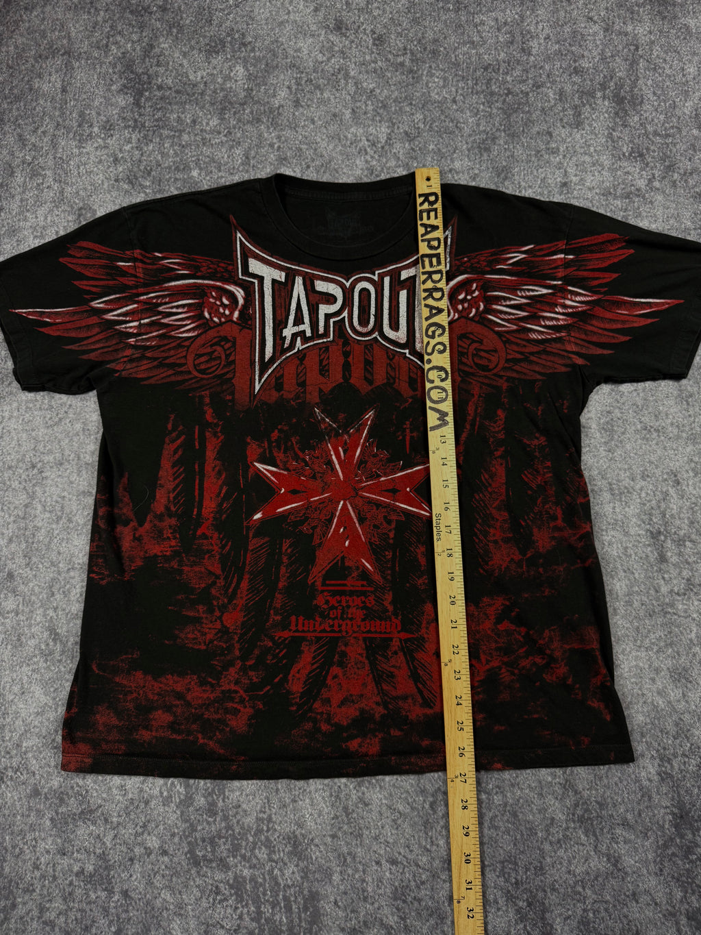 (rare) 2000s tapout signature series shirt (L)