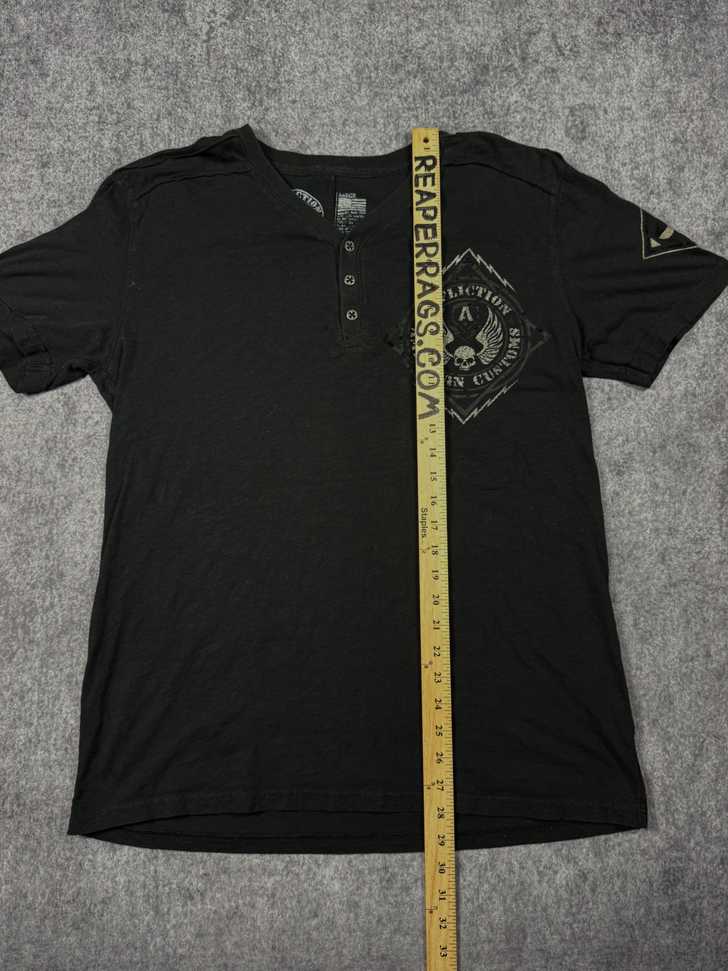 2000s affliction shirt (M)