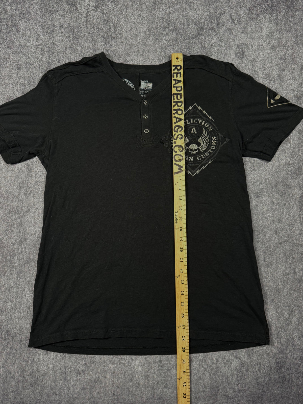 2000s affliction shirt (M)
