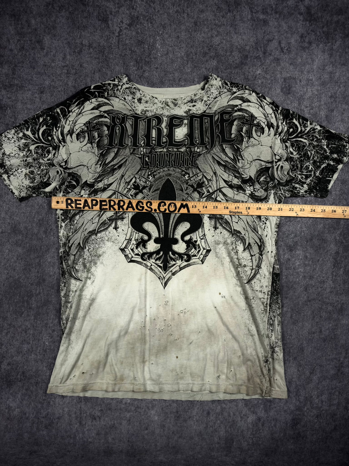 (RARE) 2000s DISTRESSED XTREME COUTURE SHIRT (L)