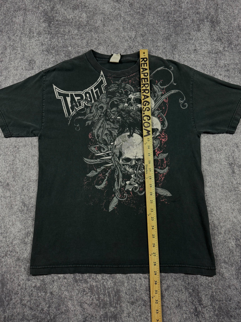(rare) 2000s tapout shirt (L)