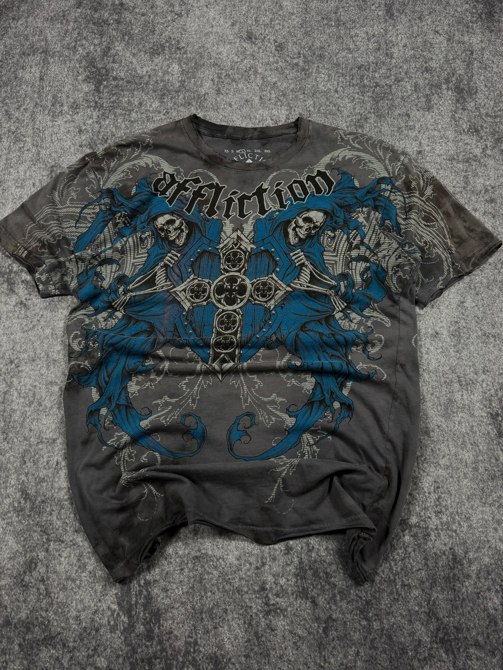 (rare) 2000s affliction shirt (L)