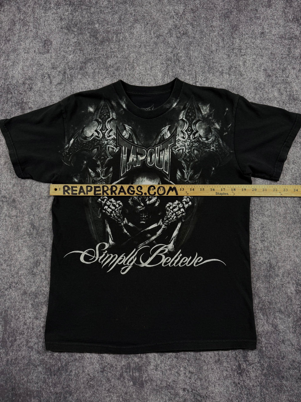 (rare) 2000s tapout shirt (M)