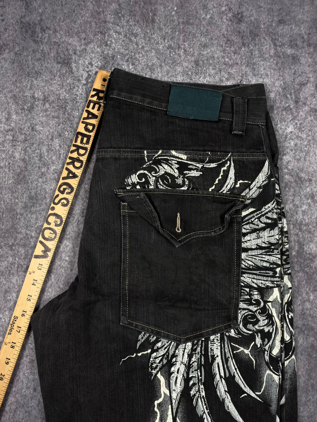 (GRAIL) 2000s RHINESTONE RAW BLUE JORTS (40)