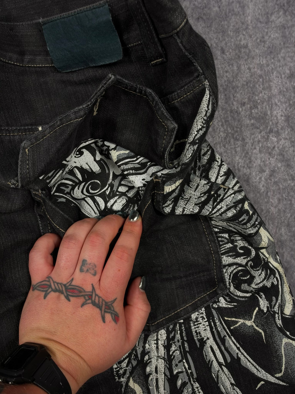 (GRAIL) 2000s RHINESTONE RAW BLUE JORTS (40)