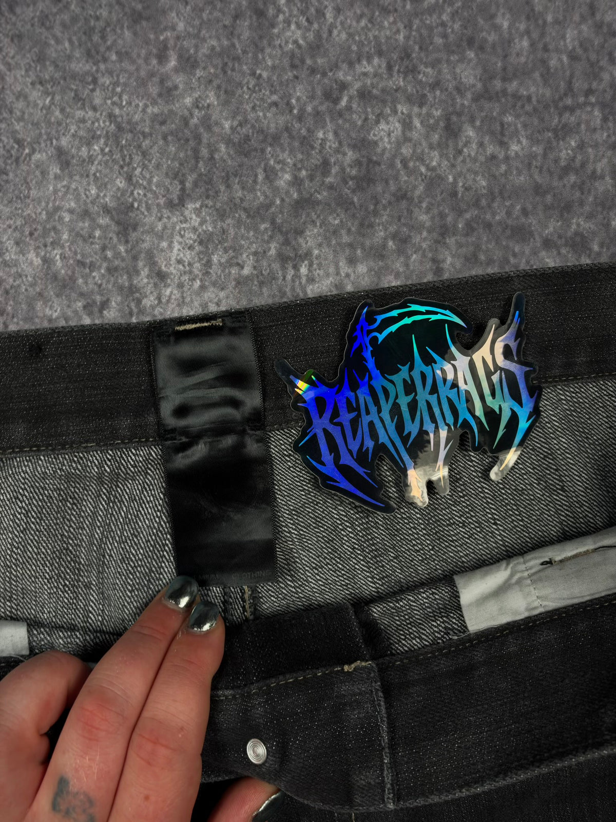 (GRAIL) 2000s RHINESTONE RAW BLUE JORTS (40)