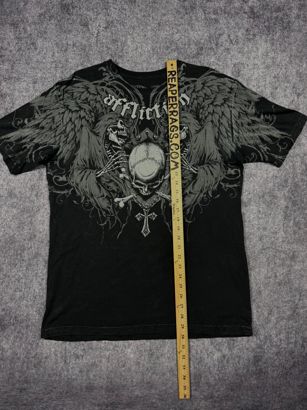 2000s affliction shirt (L)
