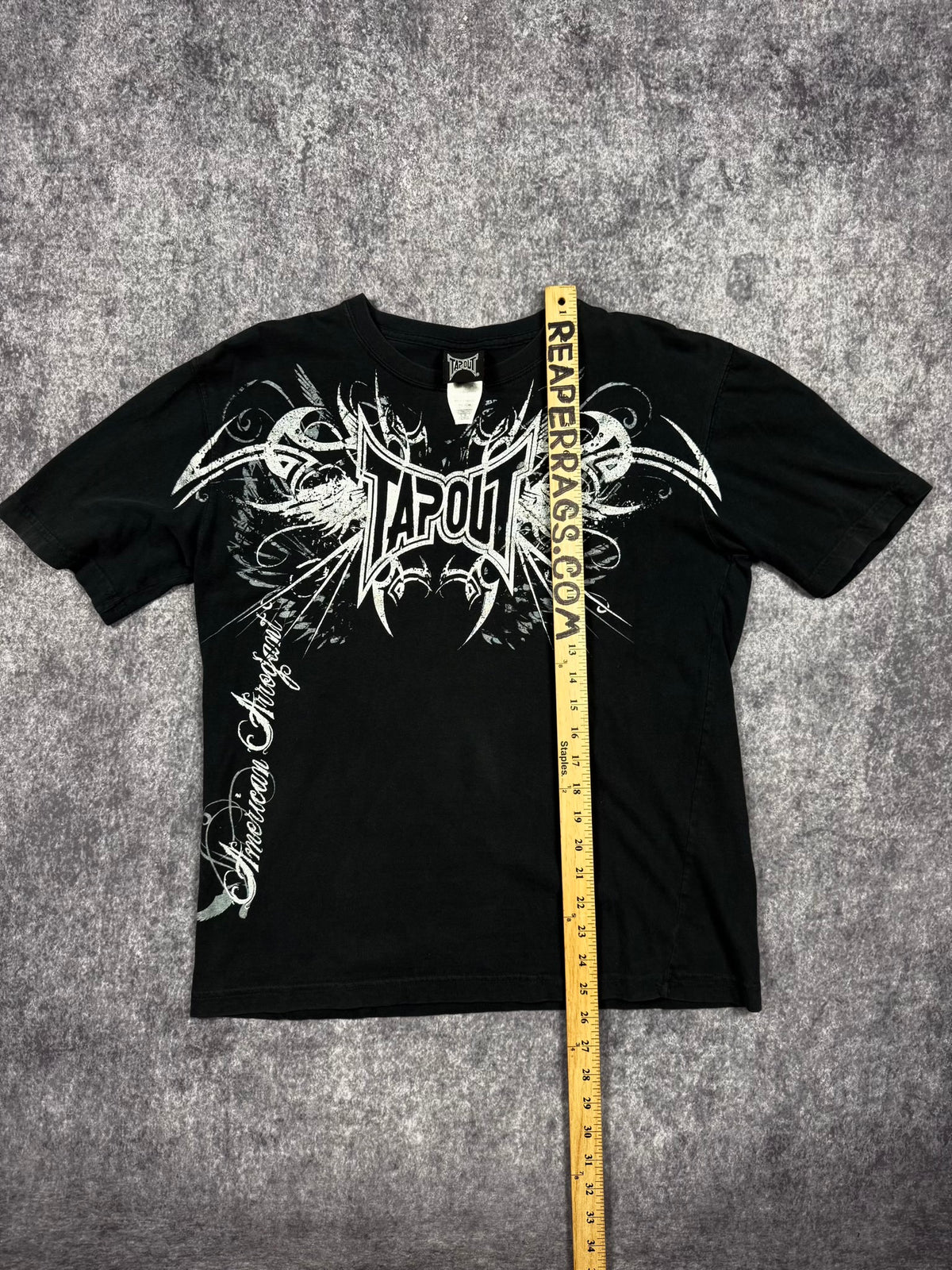 (RARE) 2000s TAPOUT SHIRT (M)