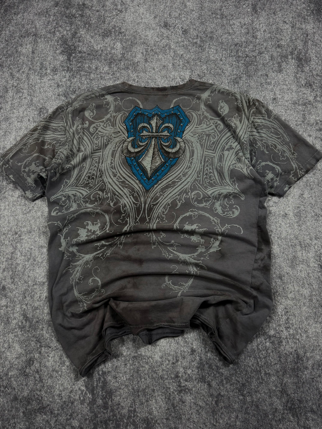 (rare) 2000s affliction shirt (L)