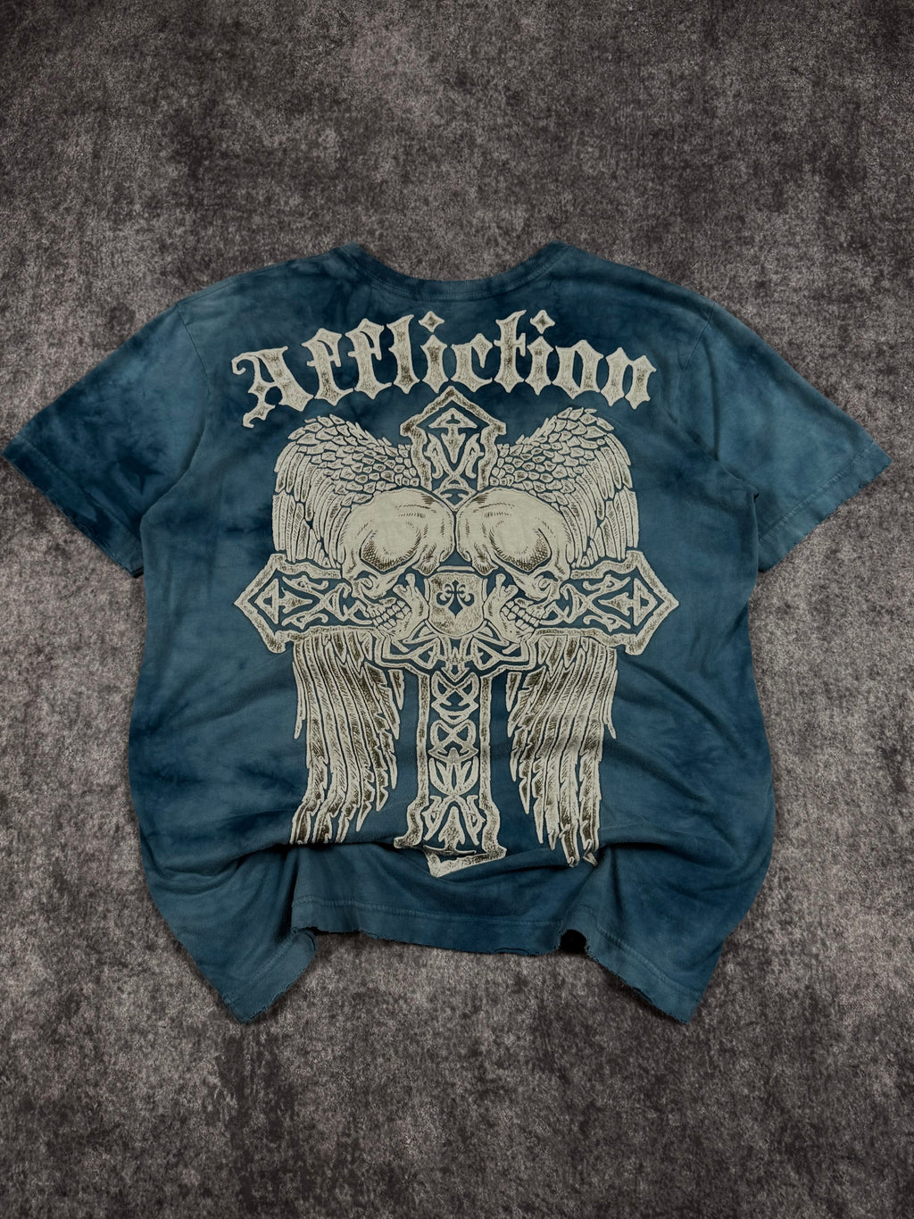 (rare) 2000s affliction shirt (M)