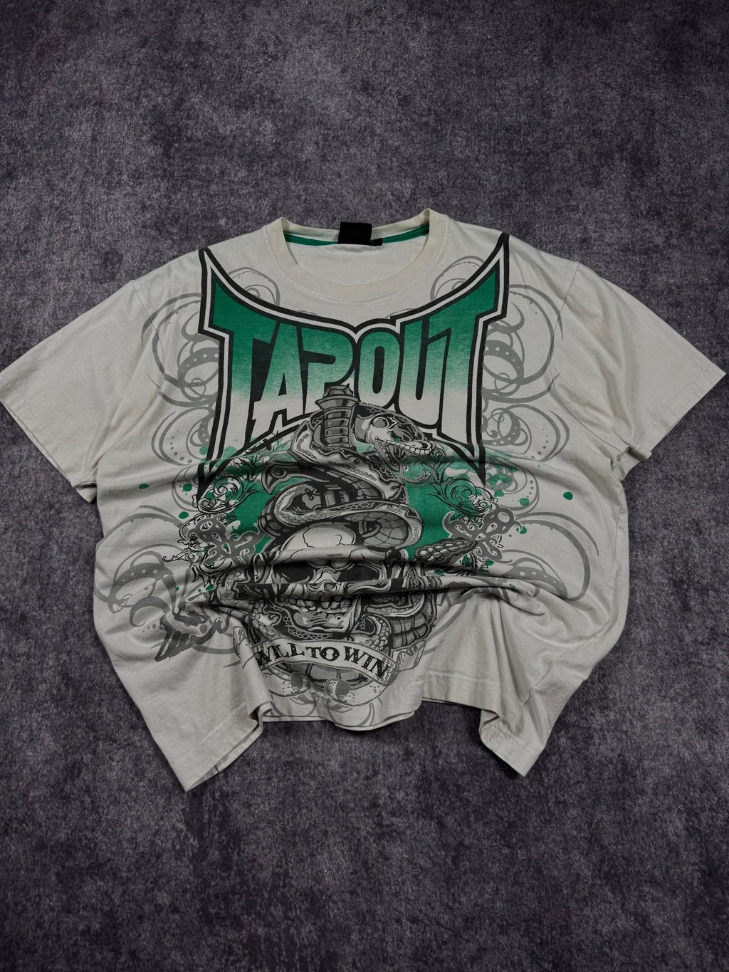 (rare) 2000s tapout shirt (XL)
