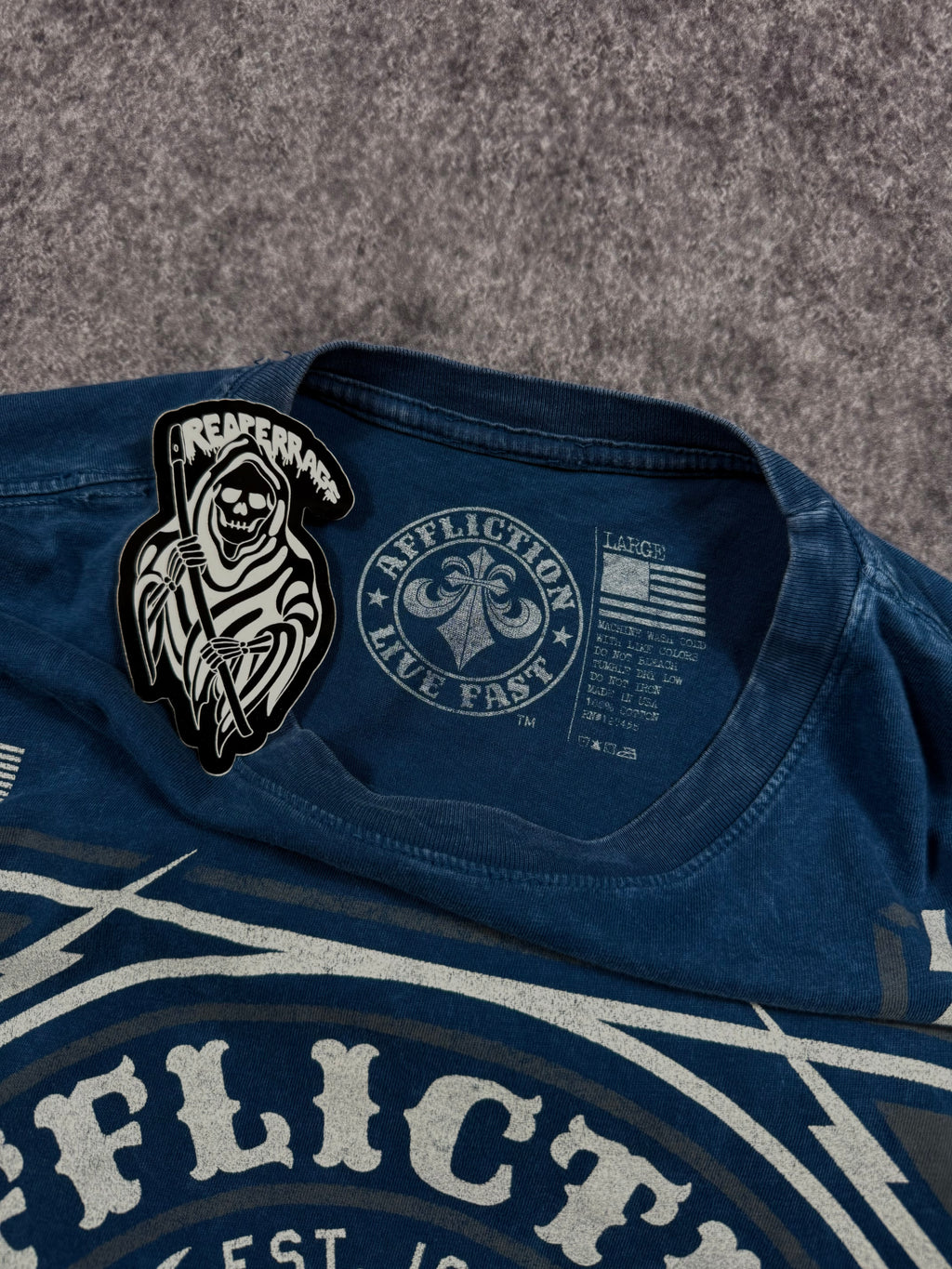2000s affliction shirt (L)