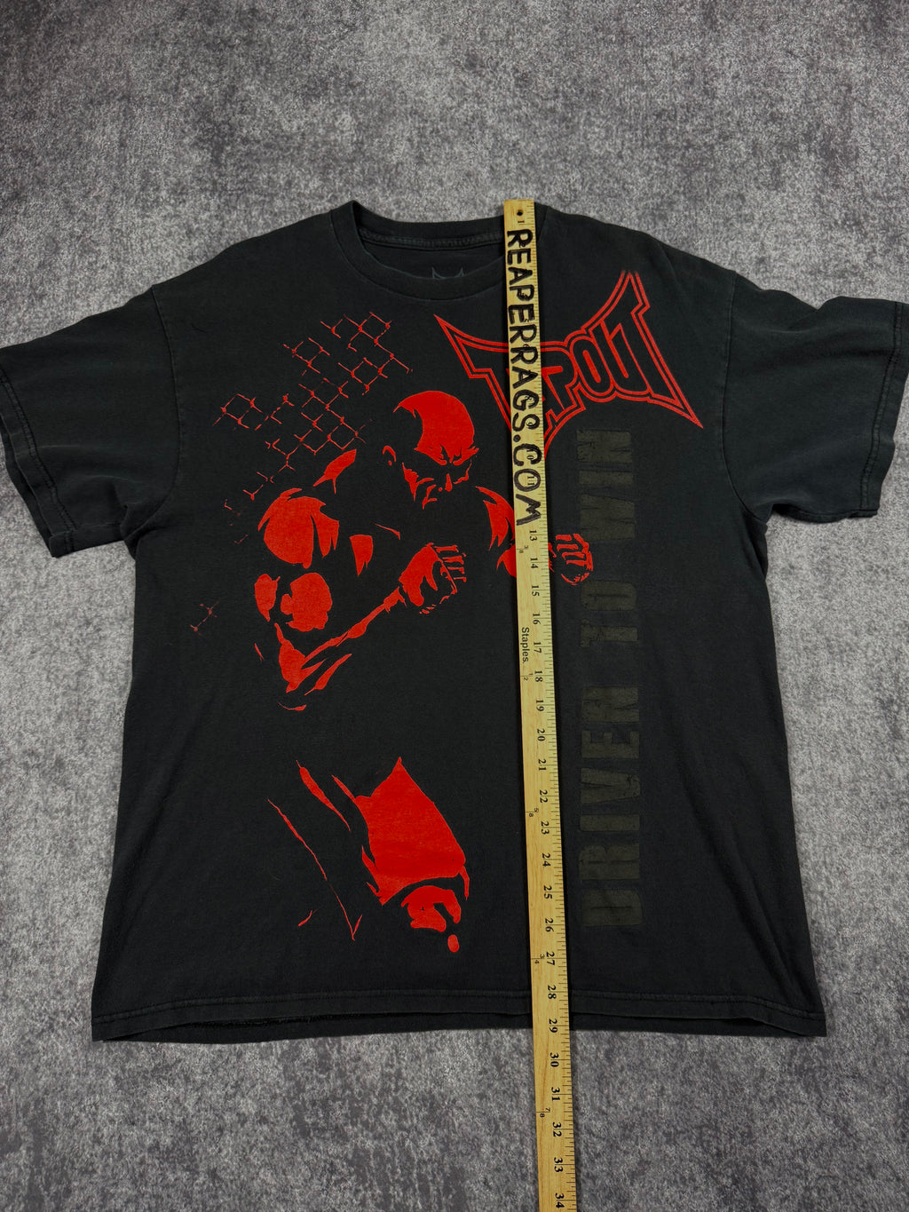2000s tapout shirt (L)