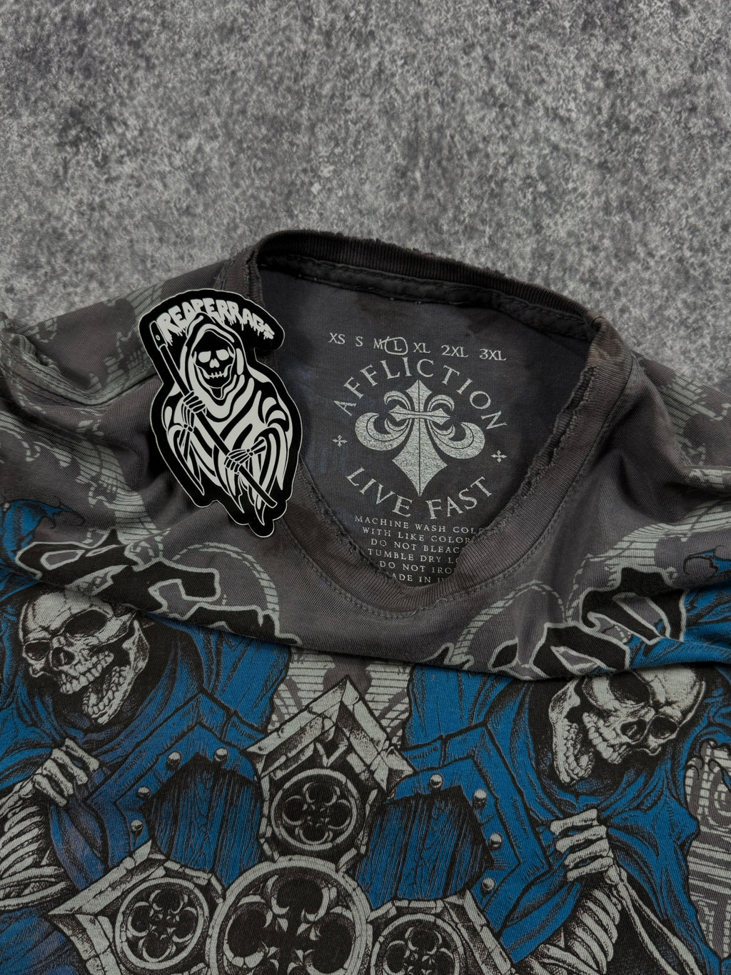 (rare) 2000s affliction shirt (L)