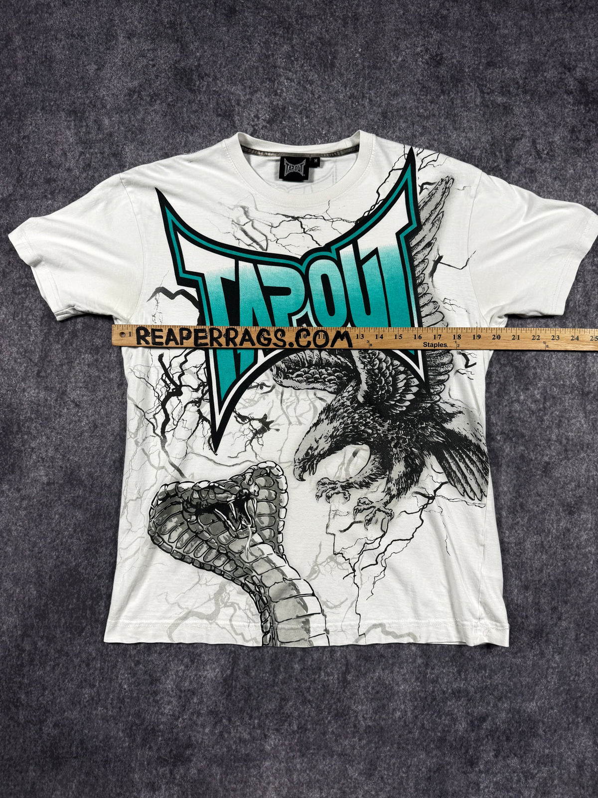 (RARE) 2000s TAPOUT SHIRT (M)