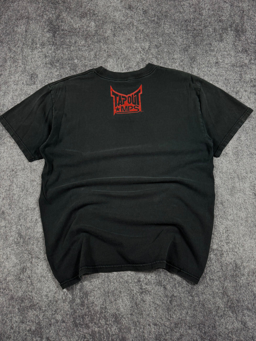 (rare) 2000s tapout shirt (M)