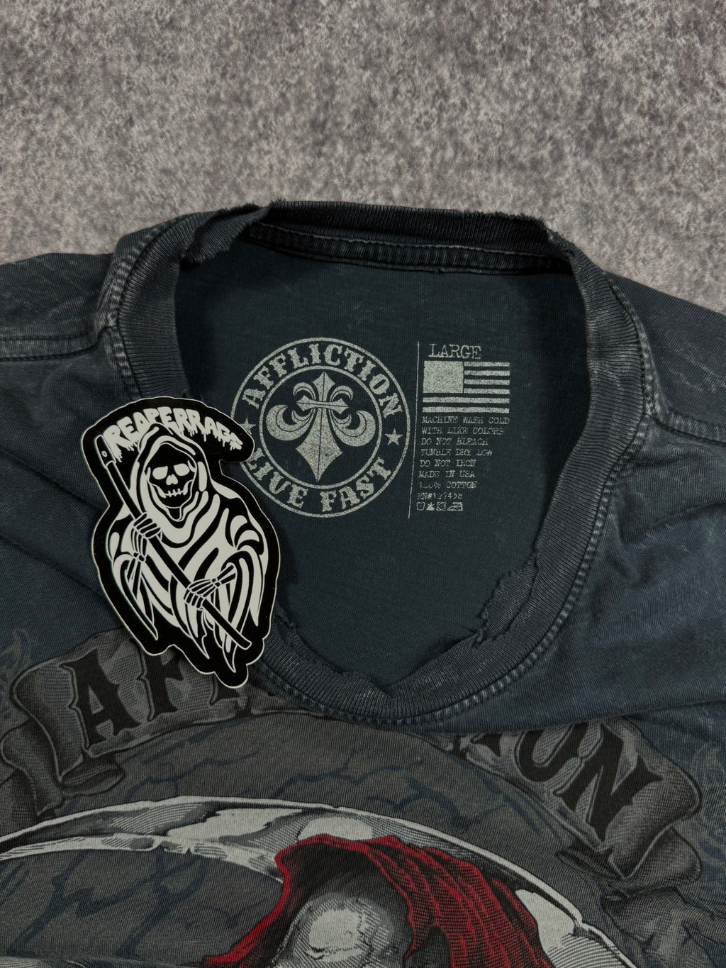 (rare) 2000s affliction shirt (L)