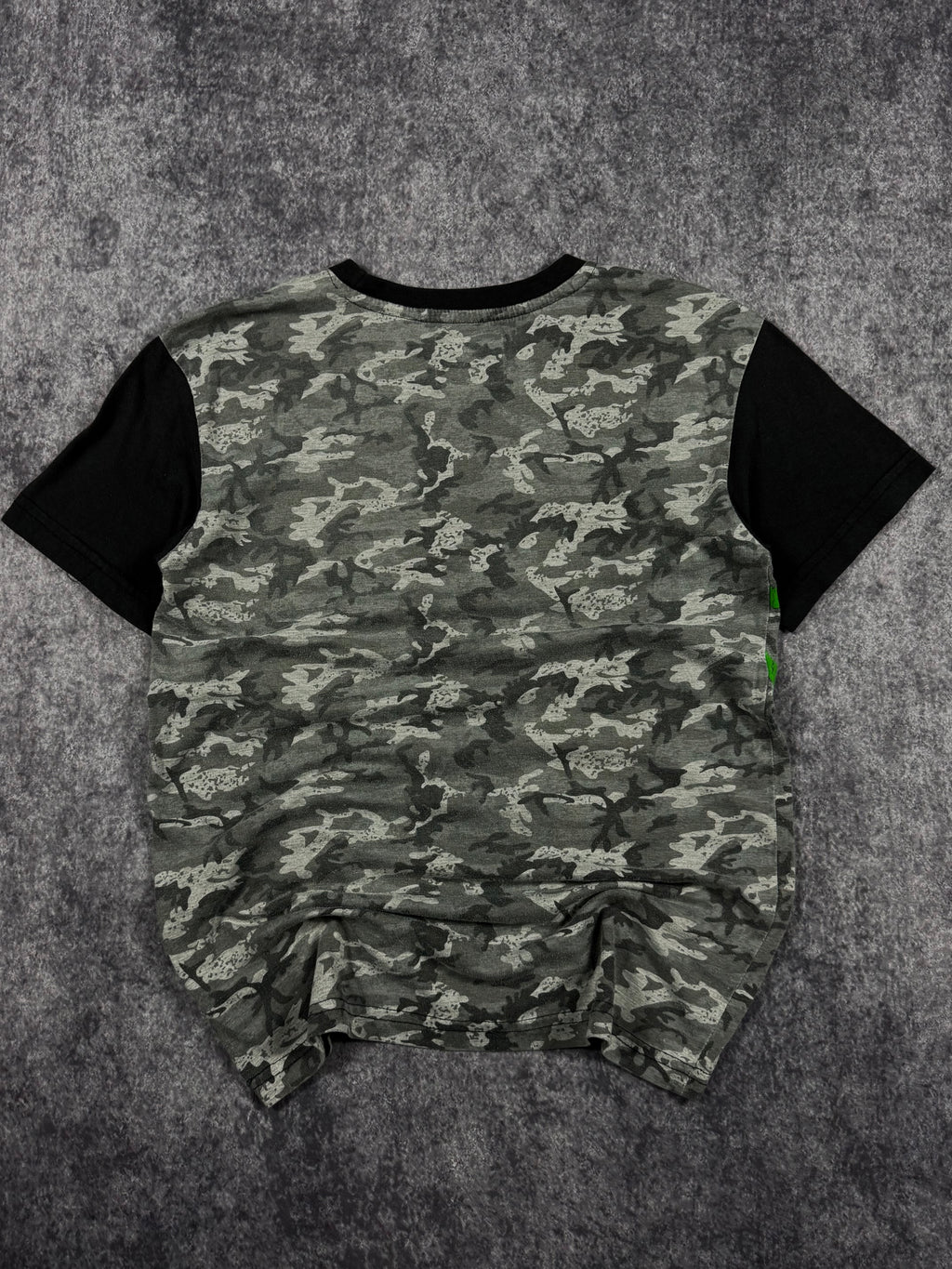 2000s tapout shirt (S)