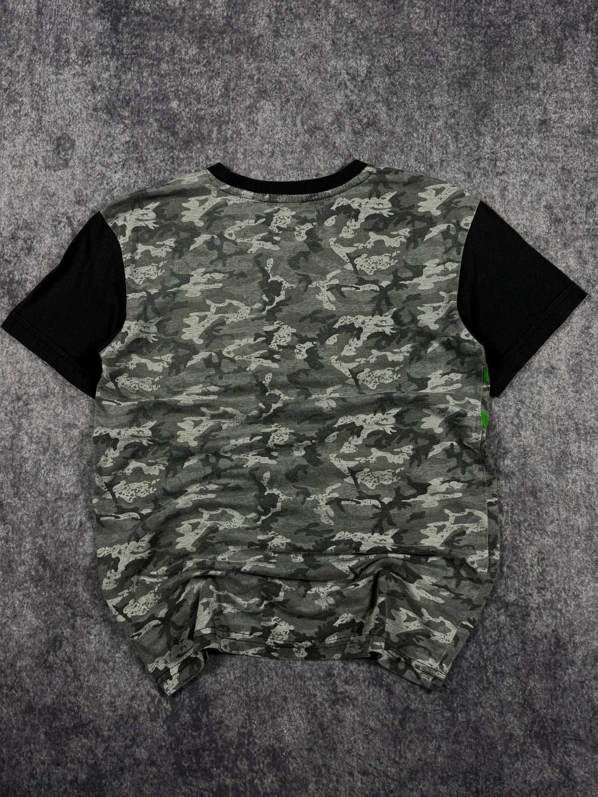 2000s tapout shirt (S)