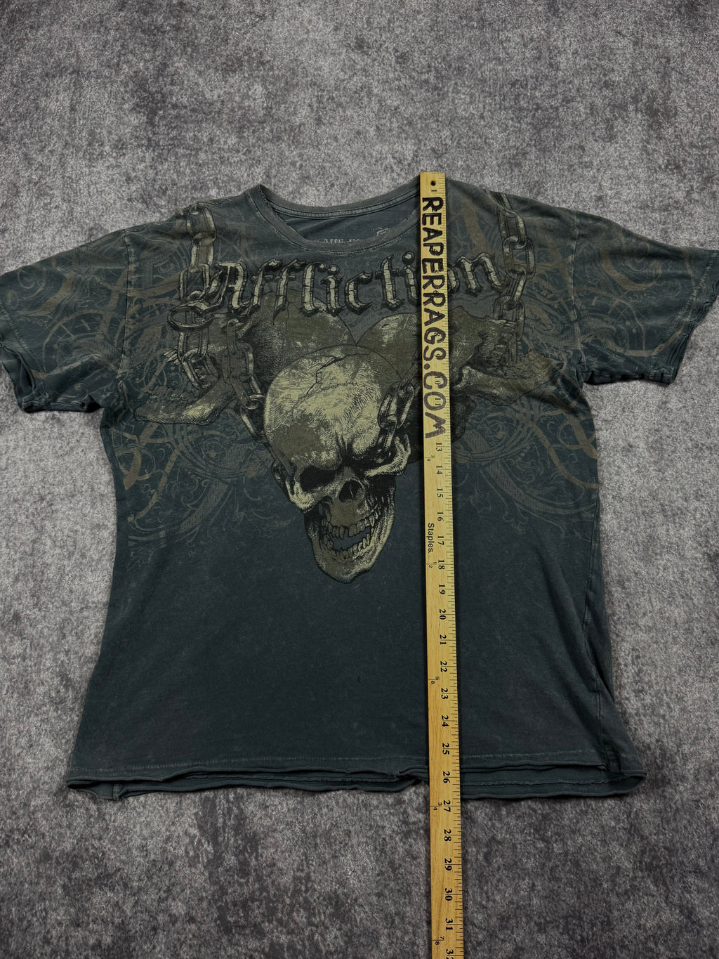 (rare) 2000s affliction shirt (L)