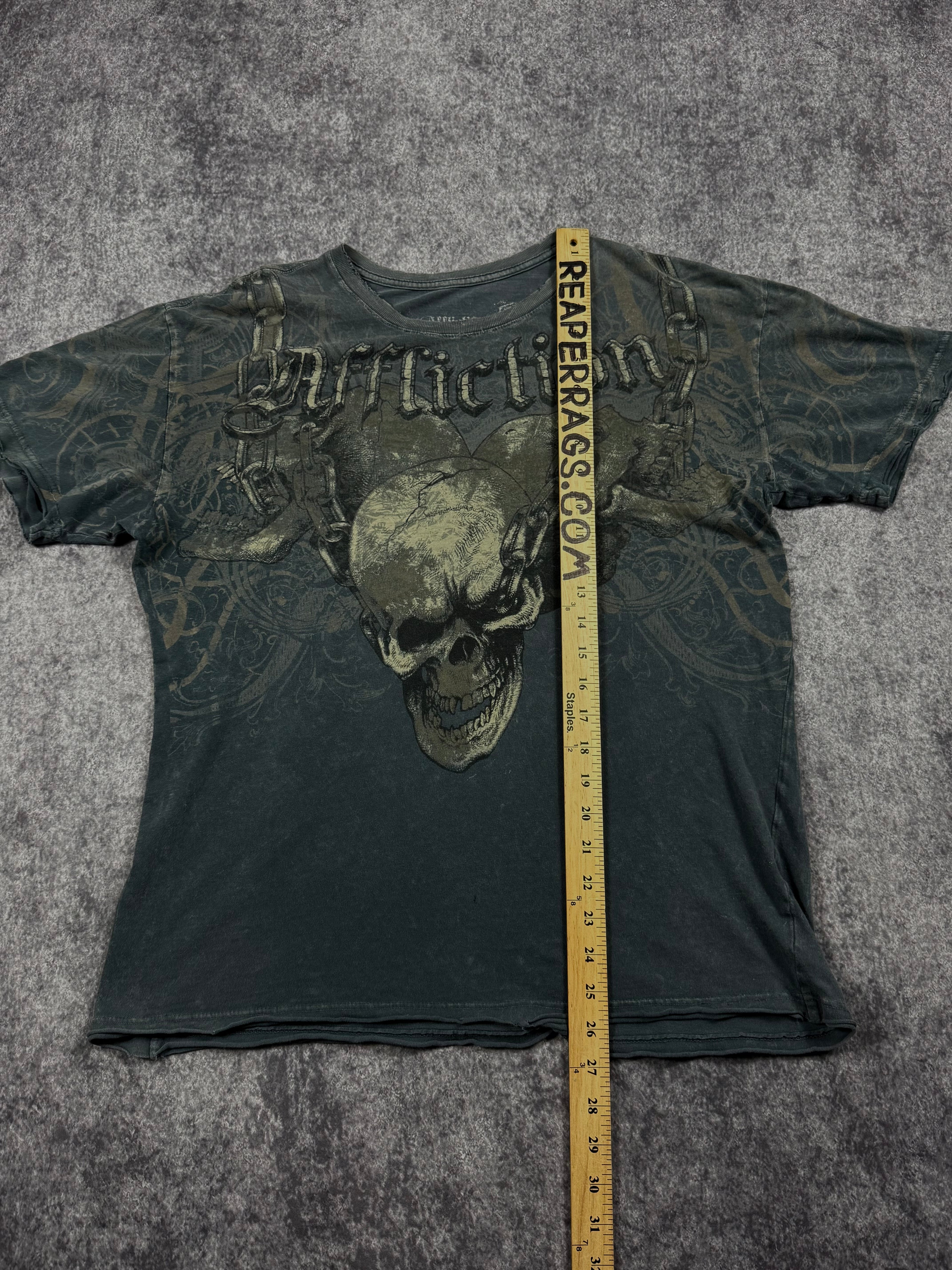 (rare) 2000s affliction shirt (L)