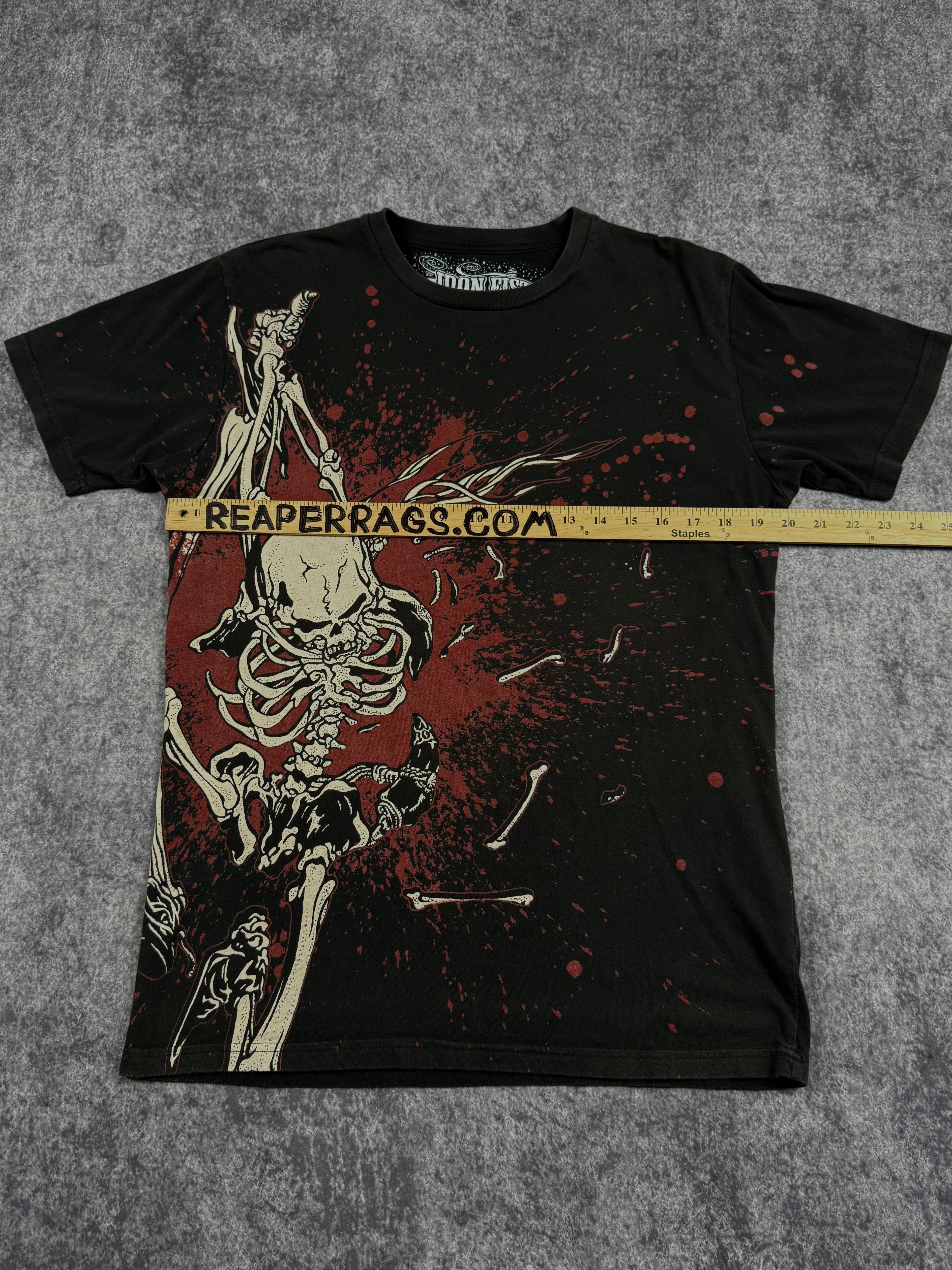 (rare) 2000s iron fist shirt (S)