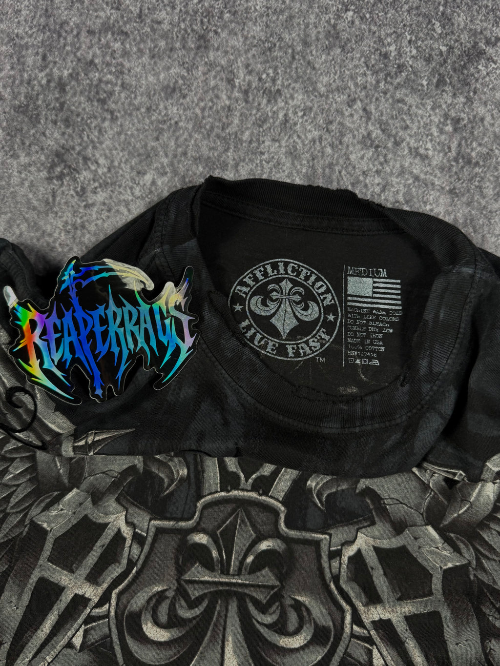 (rare) 2000s affliction shirt (S)