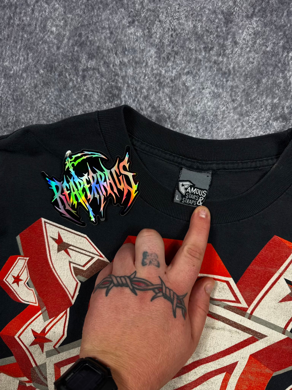 (RARE) 2000S FAMOUS STARS & STRAPS SHIRT (L)