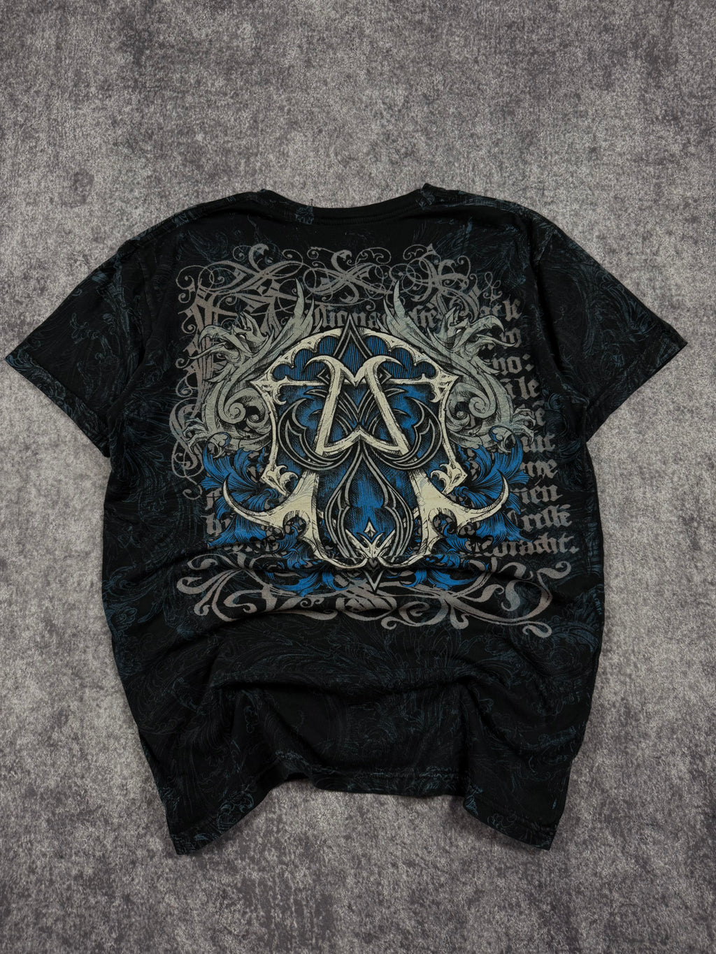 (rare) 2000s affliction shirt (M)
