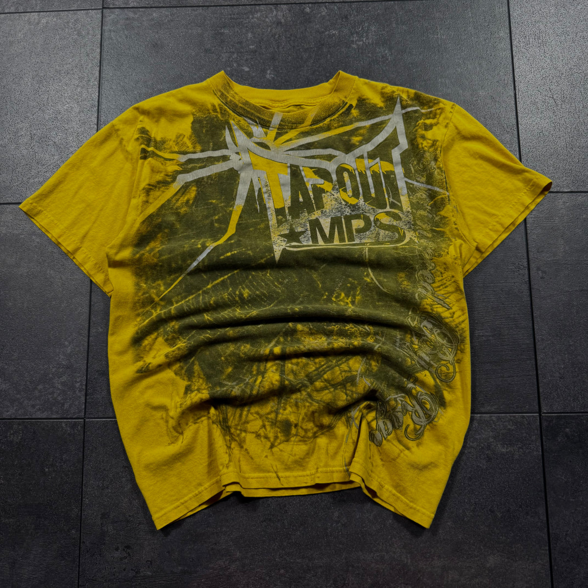 (rare) 2000s tapout shirt (M)