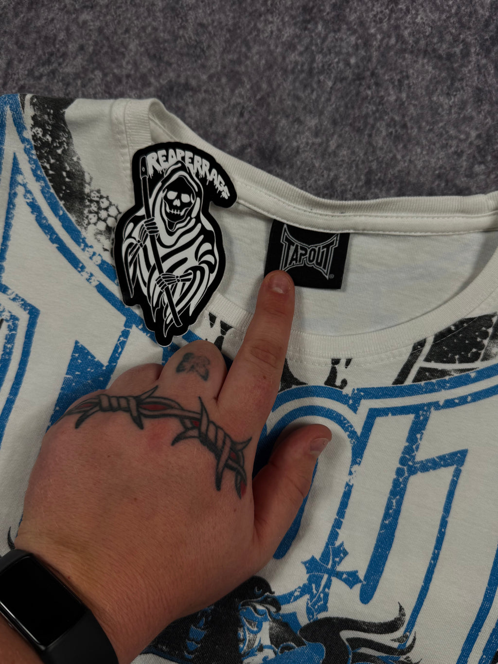 (rare) 2000s tapout shirt (S)